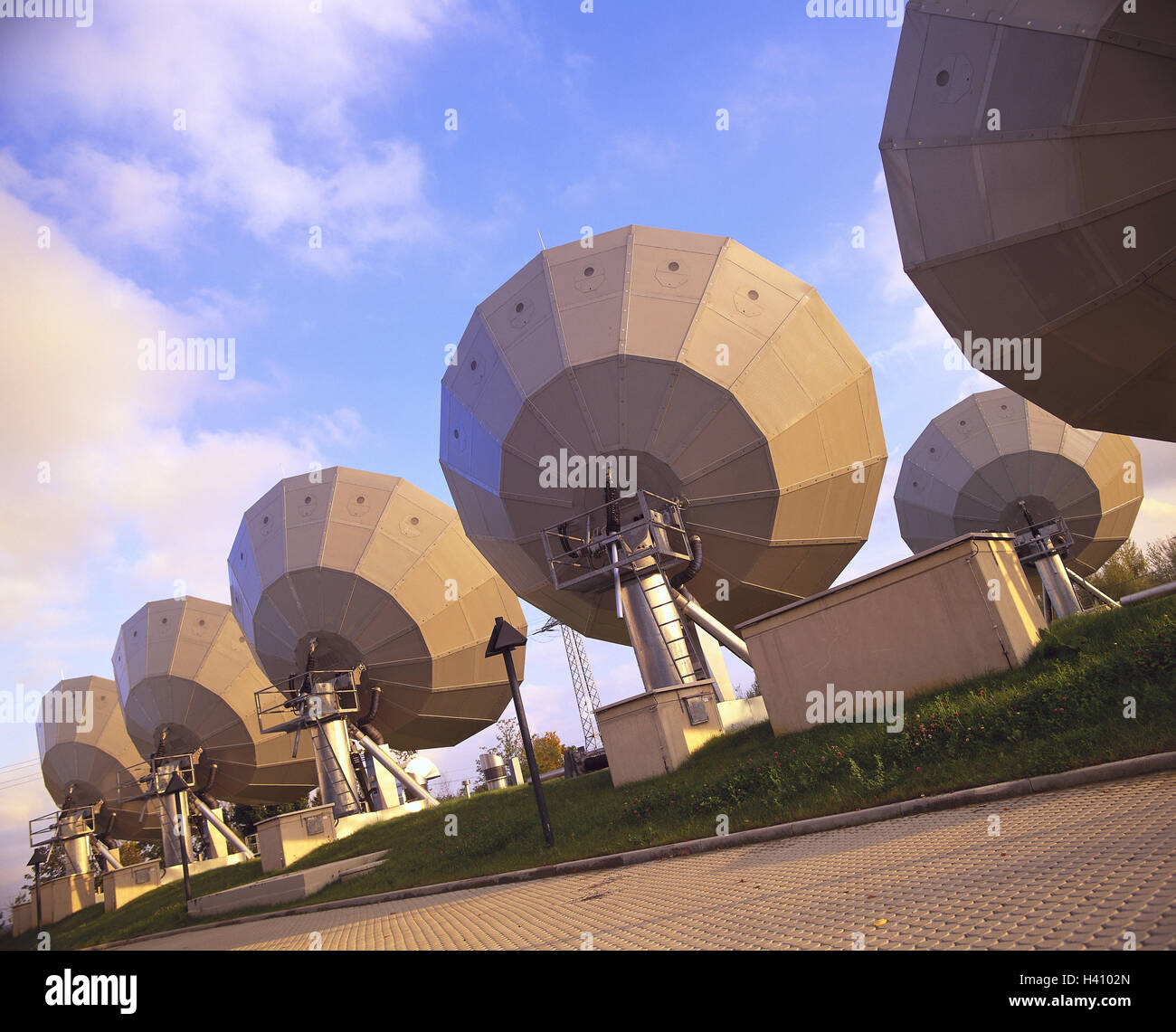 Radioteleskope, Empfang, Teleskope, Radioteleskope, Parabolantennen, Antennen, Astronomie, Radioastronomie, Rezeption, Signal, Sat-Anlage, Sat-Antennen, Satelliten, Datenübertragung, Radar-Überwachung, Satelliten-Empfangsantennen Stockfoto