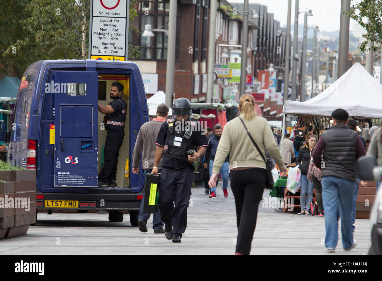 G4S Security Lieferwagen, bemannte Sicherheitsdienste, Cash Handling Services, Walthamstow High Street Stockfoto