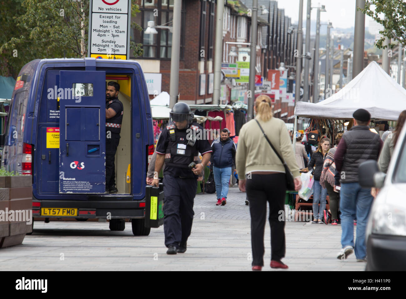 G4S Security Lieferwagen, bemannte Sicherheitsdienste, Cash Handling Services, Walthamstow High Street Stockfoto