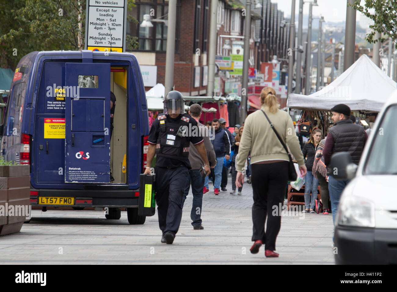 G4S Security Lieferwagen, bemannte Sicherheitsdienste, Cash Handling Services, Walthamstow High Street Stockfoto