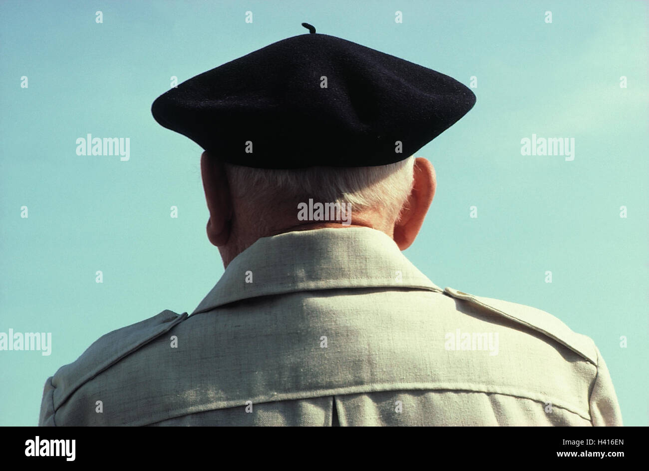 Frankreich, Senior, Baskenmütze, Rückansicht, Mann, alte, Kopfbedeckung,  Kappe, draußen Stockfotografie - Alamy