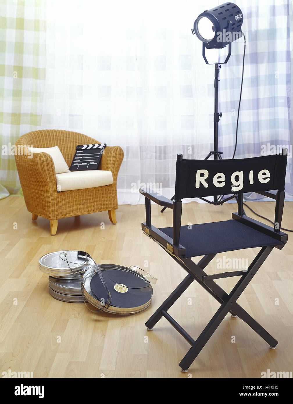 Studio, Spotlight, Regie Stuhl, Rollen Film, TV-Produktion, Richtung, Filmproduktion, Material aufnehmen, Stillleben Stockfoto