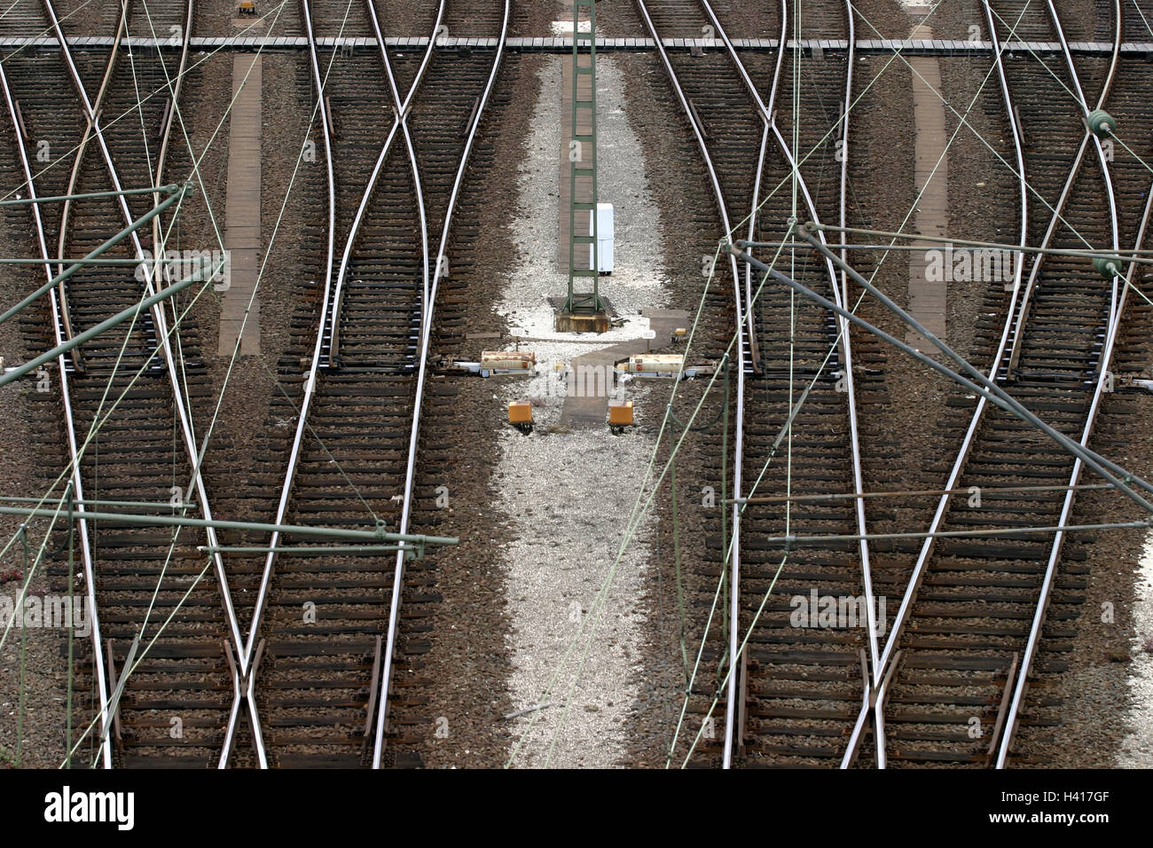 Bahnhof, Gleis, Detail, Switches, Rangierbahnhof, Wechsel Spuren, Spuren, Eisenbahn, Schienen, Gleise, Bahntransporte, Verkehr, Transport, Förderung, Eisenbahn, Bahn-Verkehr, Schienenverkehr, Logistik, Wirtschaft, Bahn Gerät, Bahntechnik, Richtung Update, Logistik, Deutschland, in der Nähe Hamburg, Netze Stockfoto