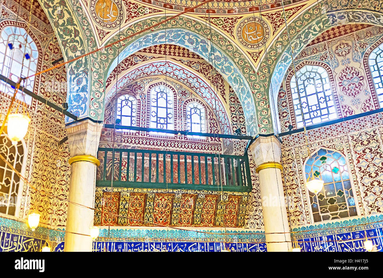 Die Wände im Grab des Sultans Mehmet III mit den bunten handgezeichneten Ornamenten Stockfoto