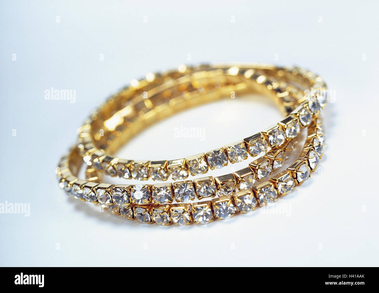 Schmuck, Armband, Studio einfügen, Ausschneiden, einfügen Produktfotografie, Still Life, Armband, Armbänder, dreifach, drei, Edelstein-Imitation Stockfoto