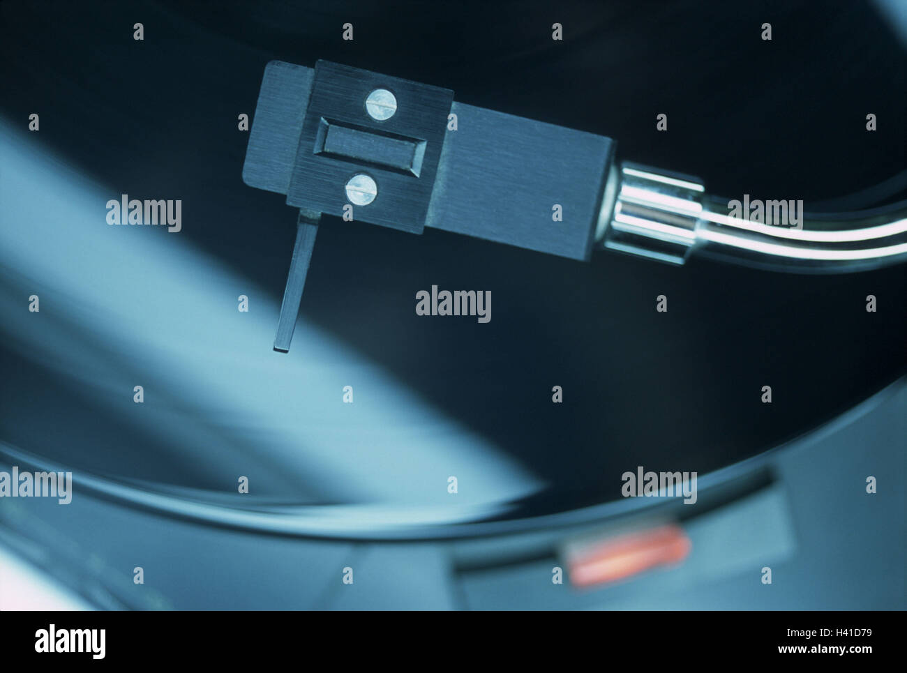 Zeichnen Sie auf, Spieler, Tonarm, Detail, Musik, Reproduktion, Musikanlage, Rekord, Vinyl, Platte-Platte, Ton Abnahmetest, Elektrogerät, Unterhaltung, Produktfotografie, Still Life, von oben Stockfoto