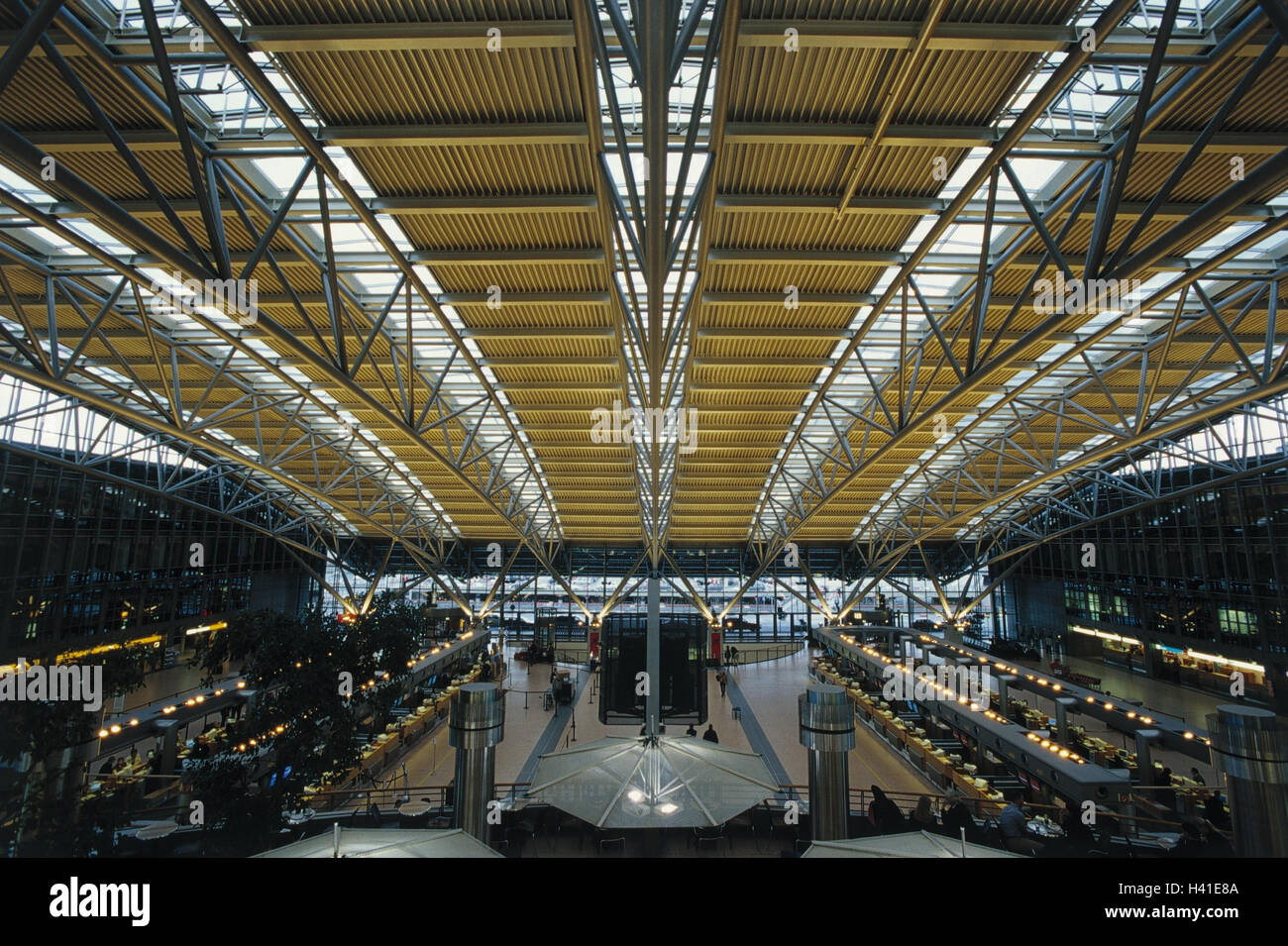 Hamburg Flughafen Fuhlsbüttel Parken Tarpen www.alamy.de