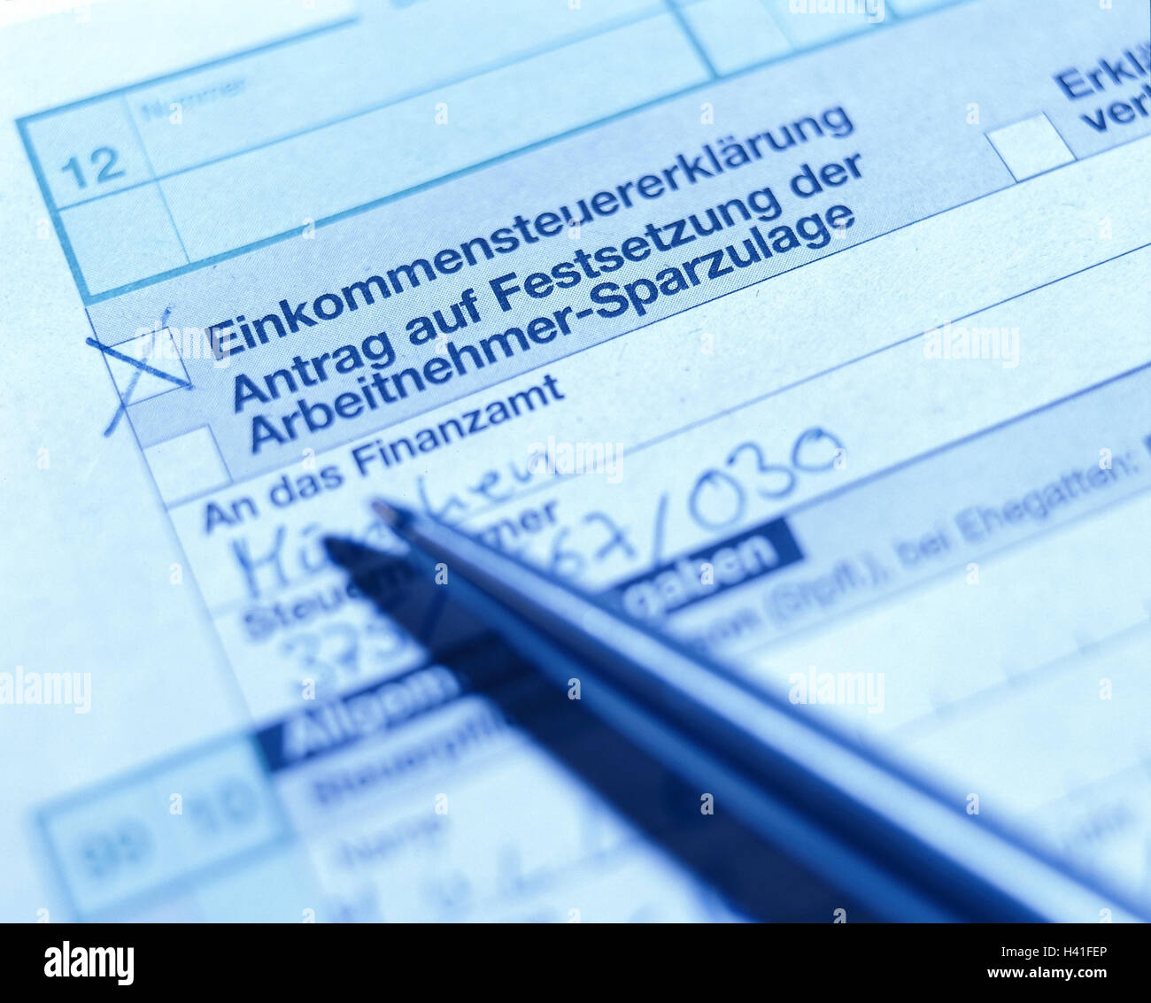 Steuererklärung, Formular, Stift steuern, Lohn-Steuer, Gewinn-und Verlustrechnung, Dokument, Dokument, Finanzamt, Einkommensteuer, füllen, Kugelschreiber, Stillleben, Produktfotografie Stockfoto