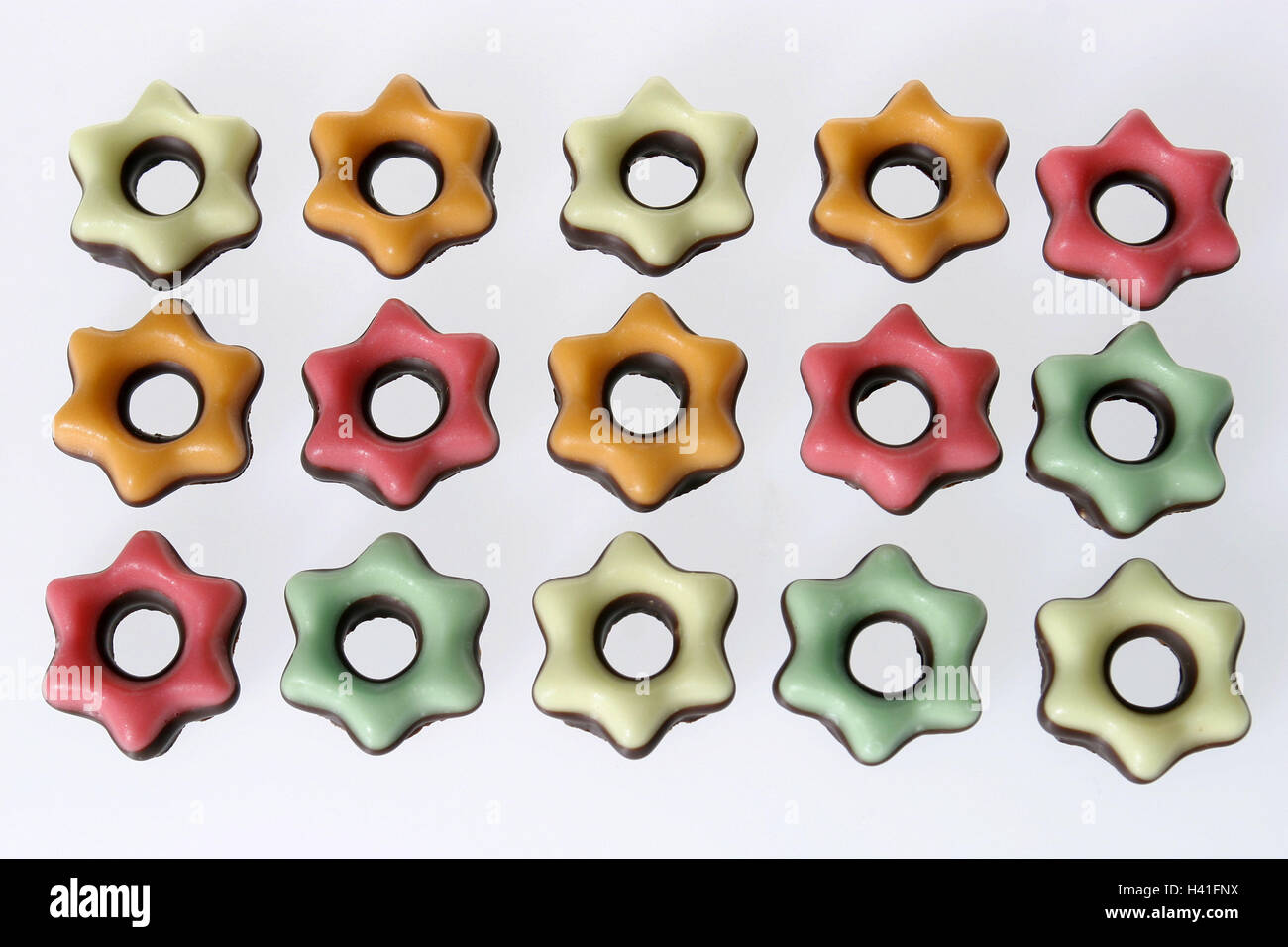 Weihnachtskuchen, Keks, Sterne, Vereisung, bunt kleine Kuchen, Kuchen, Kekse, bildet, radial, hell, große Anzahl, süß, Süßigkeiten, süß, mit Zucker, Icon, Naschen, Advent, Weihnachten, Weihnachten, Yule Flut, für Weihnachten, Kindheit, Produktion Stockfoto