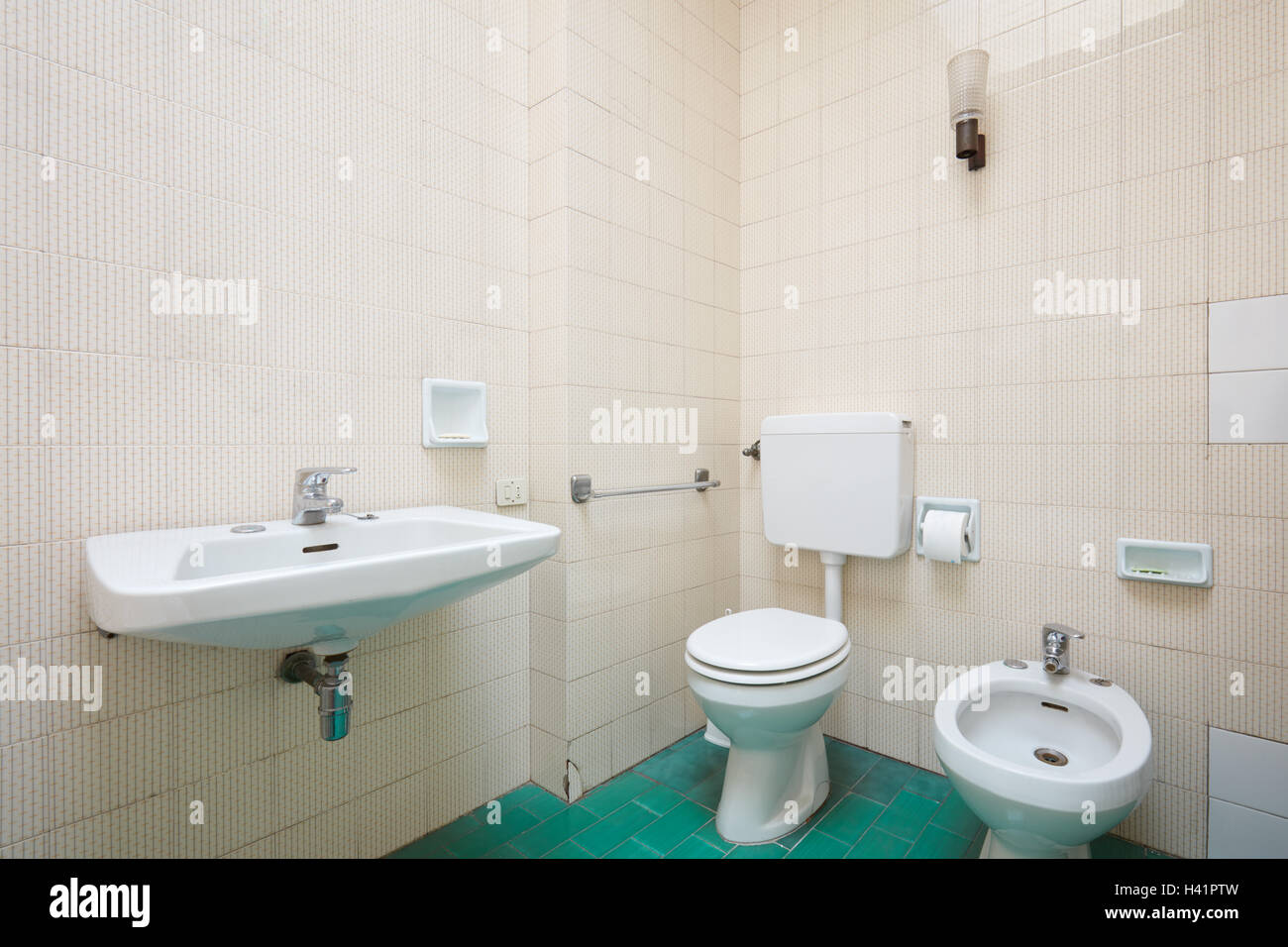 Altes Bad, geflieste Interieur Stockfoto