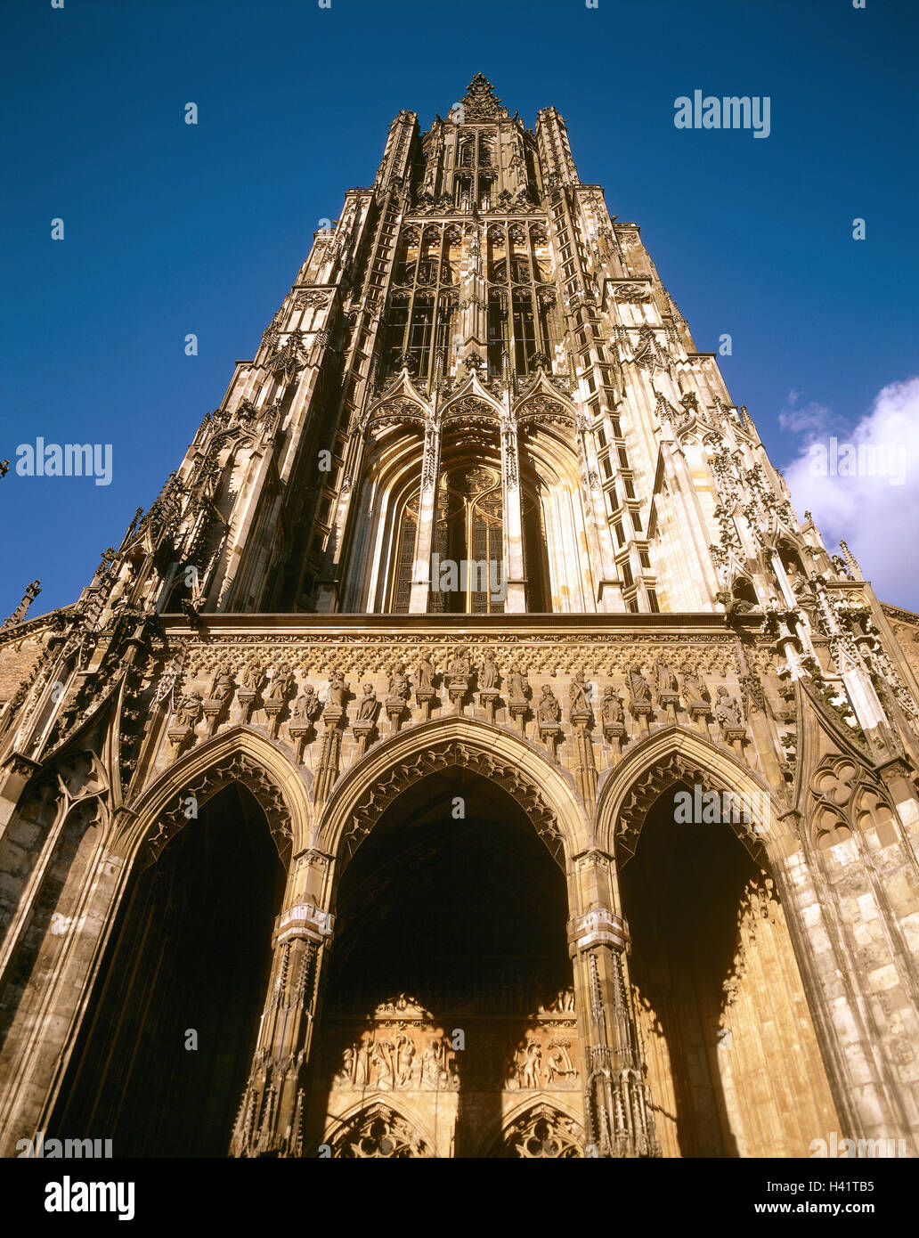 Deutschland, Baden-Wurttemberg, Ulm, Münster, Detail, von unten, Europa, Stadt, Ulmer Münster, Kathedrale, Kirche, Heilige Bau, Turm, Turm, 161 m Höhe, Struktur, historisch, Architektur, Sehenswürdigkeiten, Sehenswürdigkeit, Super schwäbische Barockstras Stockfoto