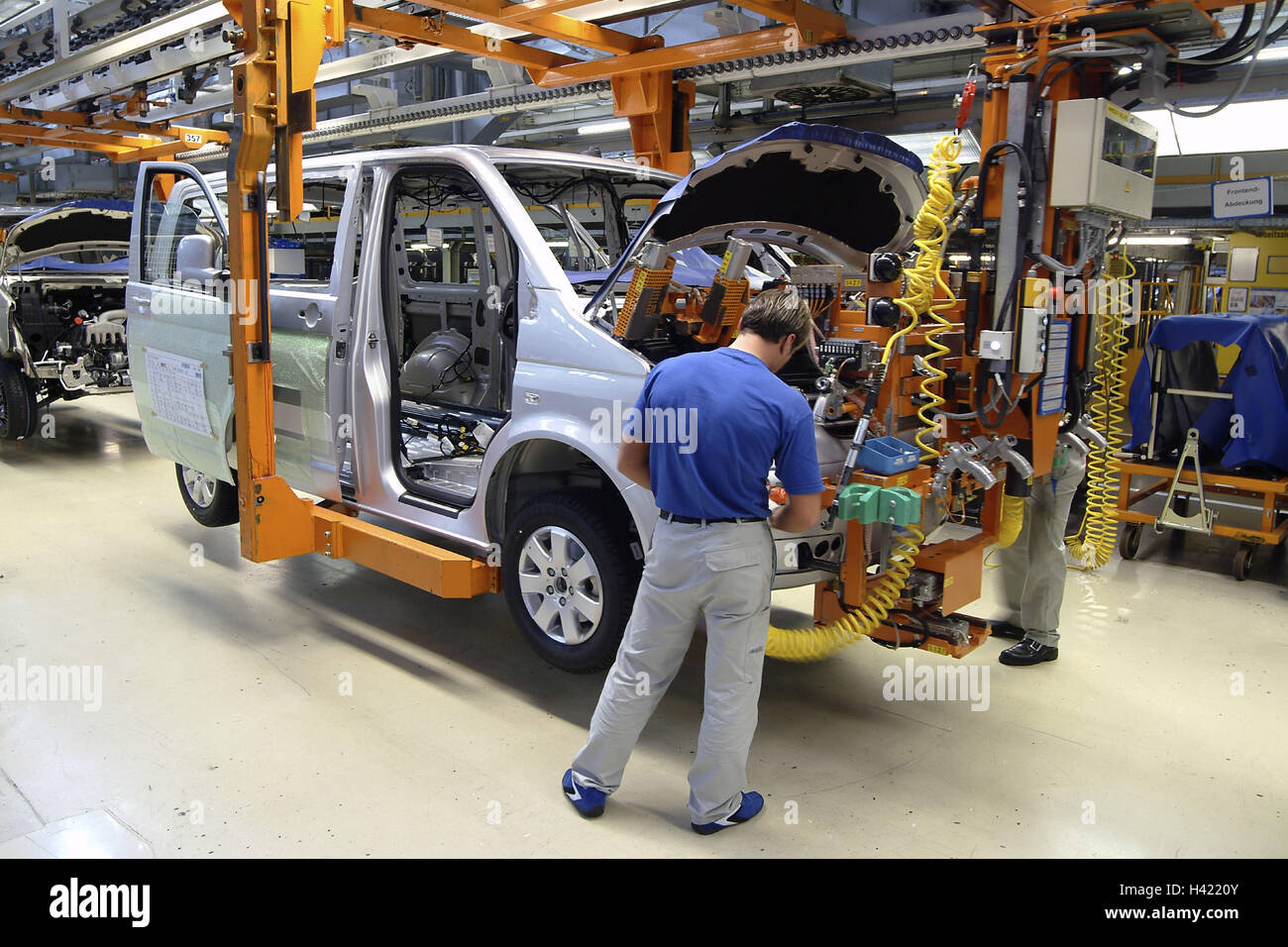 Deutschland, Niedersachsen, Hannover, VW Opus, multivan, Front End