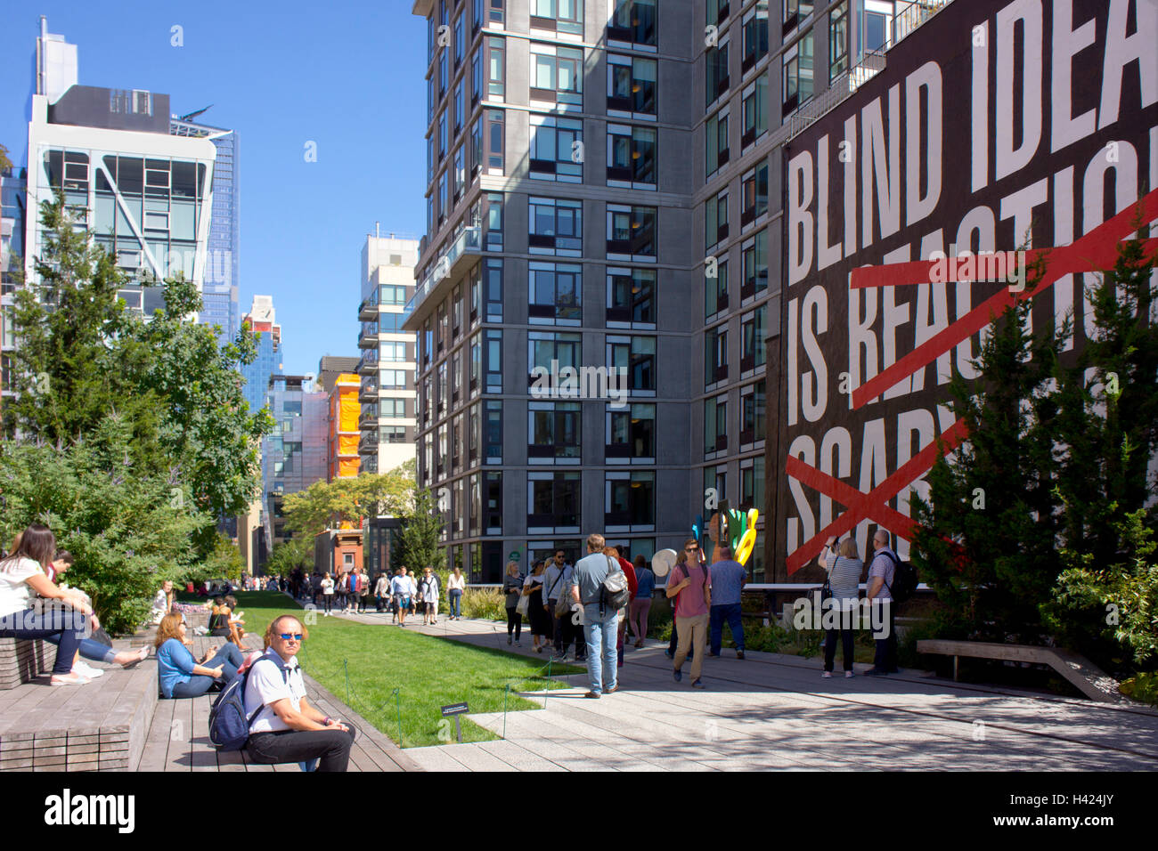 Die High Line-Gehweg in Chelsea, senken Sie Manhattan, New York. Stockfoto