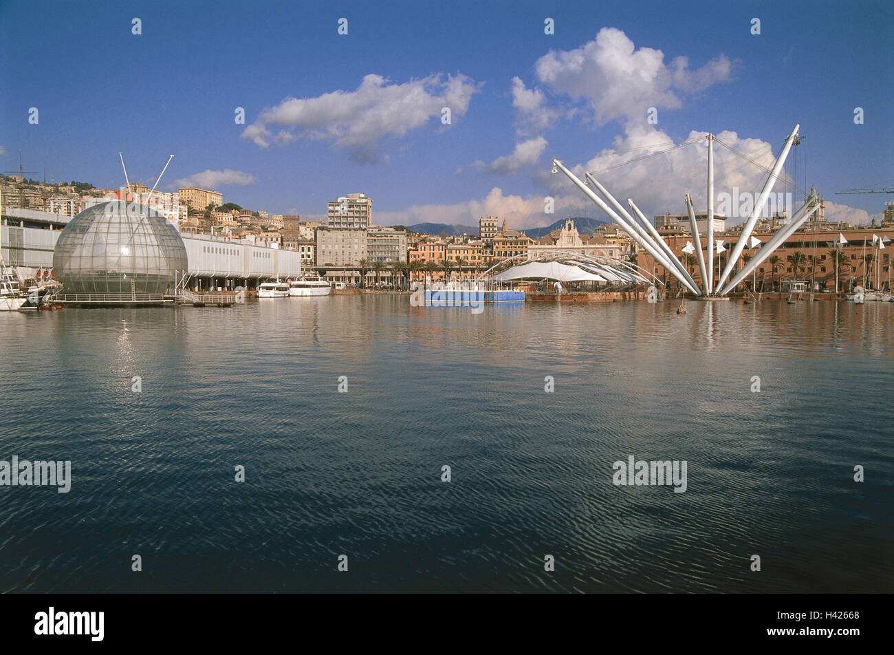 Italien, Ligurien, Genua, Blick auf die Stadt, Hafen, Ex-unteren Gebäude, Il Grande Bigo, Europa, Süd-, Europa, Nord-Italien, Region Ligurien, genetische Eizellen, Stadt, Provinzhauptstadt, Stadt, Kulturhauptstadt Europas im Jahr 2004, Porto Anti-Co., Hafen, Hafenbecken Stockfoto