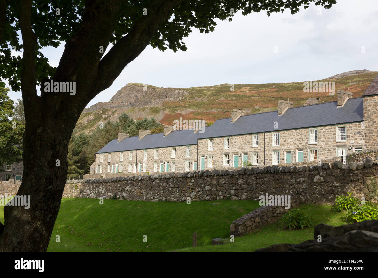 Die alten Steinbrüchen Hütten am He Walisisch Lehr- und Heritage Centre an der Nant Gwrtheyrn, Llithfaen, Gwynedd, Wales, UK Stockfoto