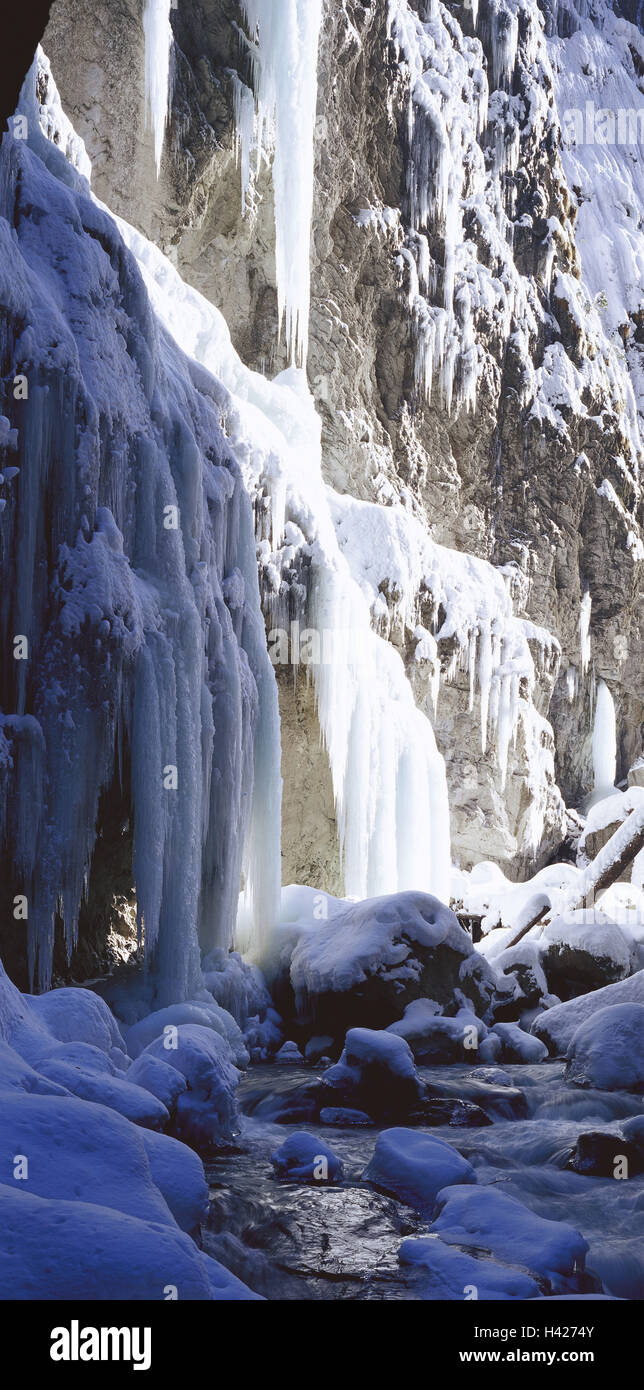 Deutschland, Bayern, Garmisch-Partenkirchen, Partnachklamm, Rock, Eiszapfen, Winter, Europa, Oberbayern, Werdenfelser, Sitz eines Kreises, Alpen, Kalk, Alpen, Schlucht, Schlucht, Gebirgsbach, Bergbach, Bach, Bachlauf, Wasserlauf, Felswände, zufriert, Eis, Natur, Schauspiel Natur, kalte Jahreszeit, Idylle, Ziel Stockfoto