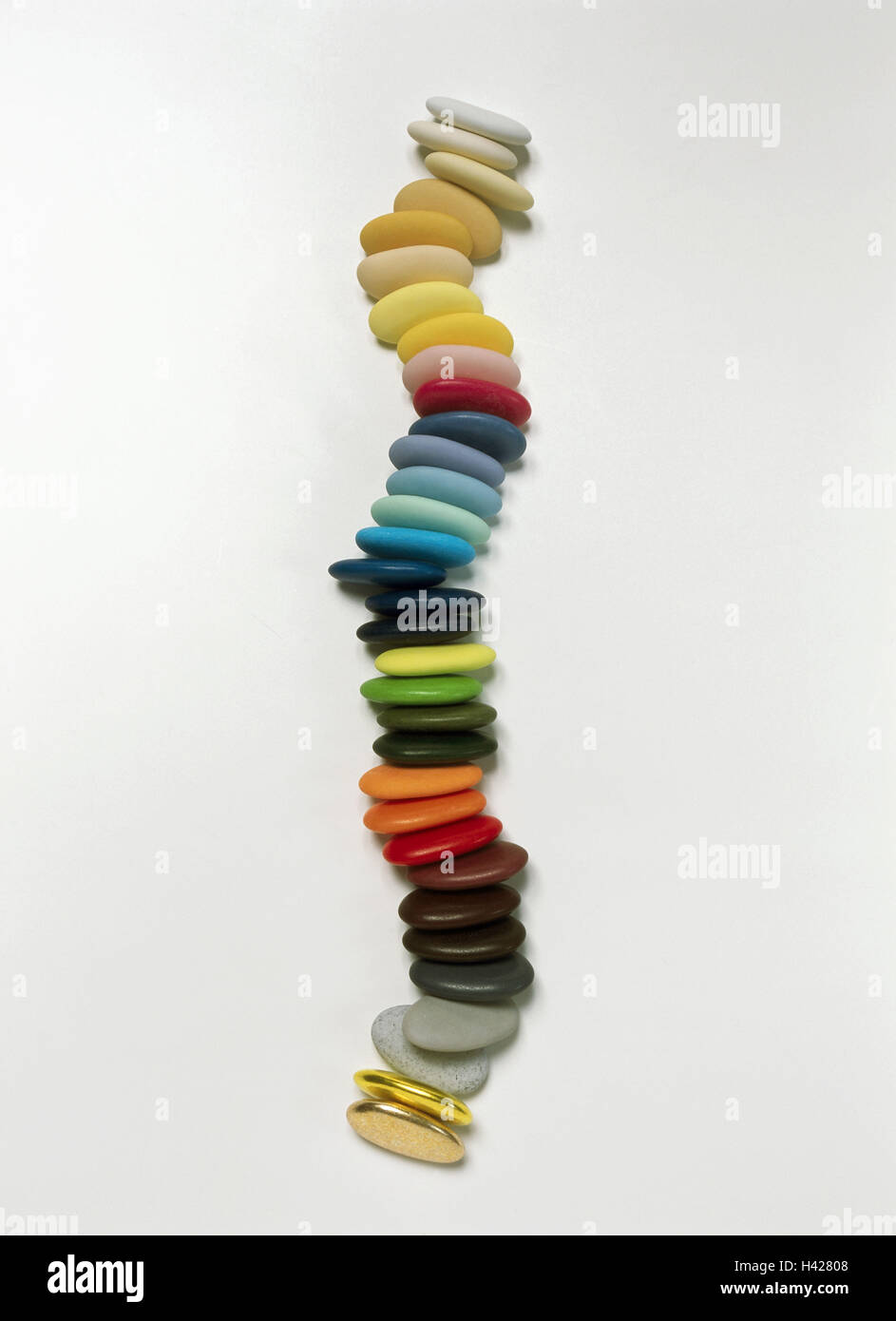 Bonbons, Pille, Farben, anders, süß, süß aufgereiht, Bonbons, saccharated, Zuckerguss, farbig, bunt, Platten frei Essen, Farbpalette, Konzept, Kindheit, Zeile, ruhig leben, Studio, Tatsache Rezeption Stockfoto