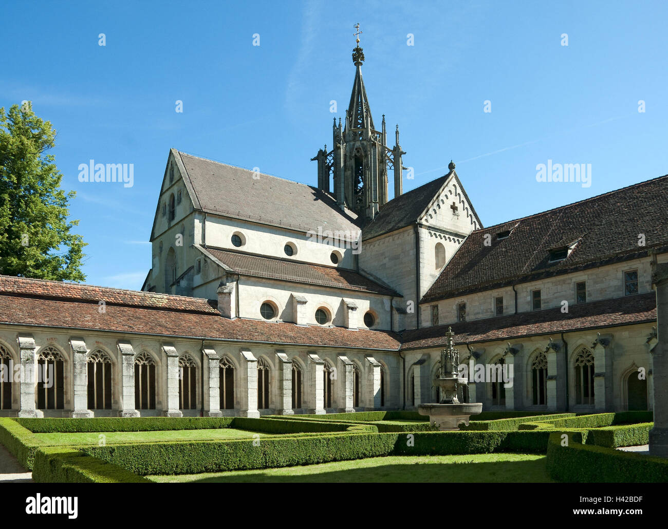 Deutschland, Baden-Württemberg, Tübingen, Kloster Bebenhausen, Kreuz Garten, Münster, Angriff, Bebenhausen, Kloster, Kirche, außerhalb überqueren, Kirchturm, Garten, gut, Architektur, Gotik, niemand, Stockfoto