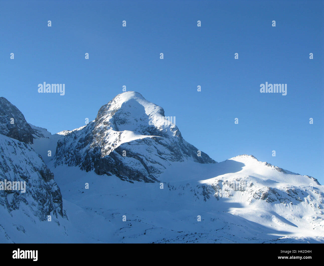 Deutschland, Bayern, Garmisch-Partenkirchen, Wettersteingebirge, Alpspitze, Schnee, Süddeutschland, Oberbayern, Alpen, Berge, Berge, sonnig, jährliche Zeit, Winter, Schnee bedeckten Gipfel, menschenleer, Landschaft, Wahrzeichen, Himmel, wolkenlos, Stockfoto