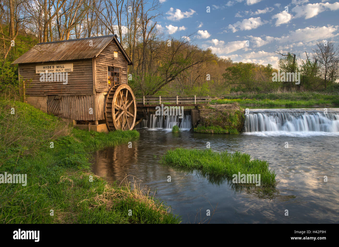 Iowa County, Wisconsin: Hyde Mühle im zeitigen Frühjahr Stockfoto