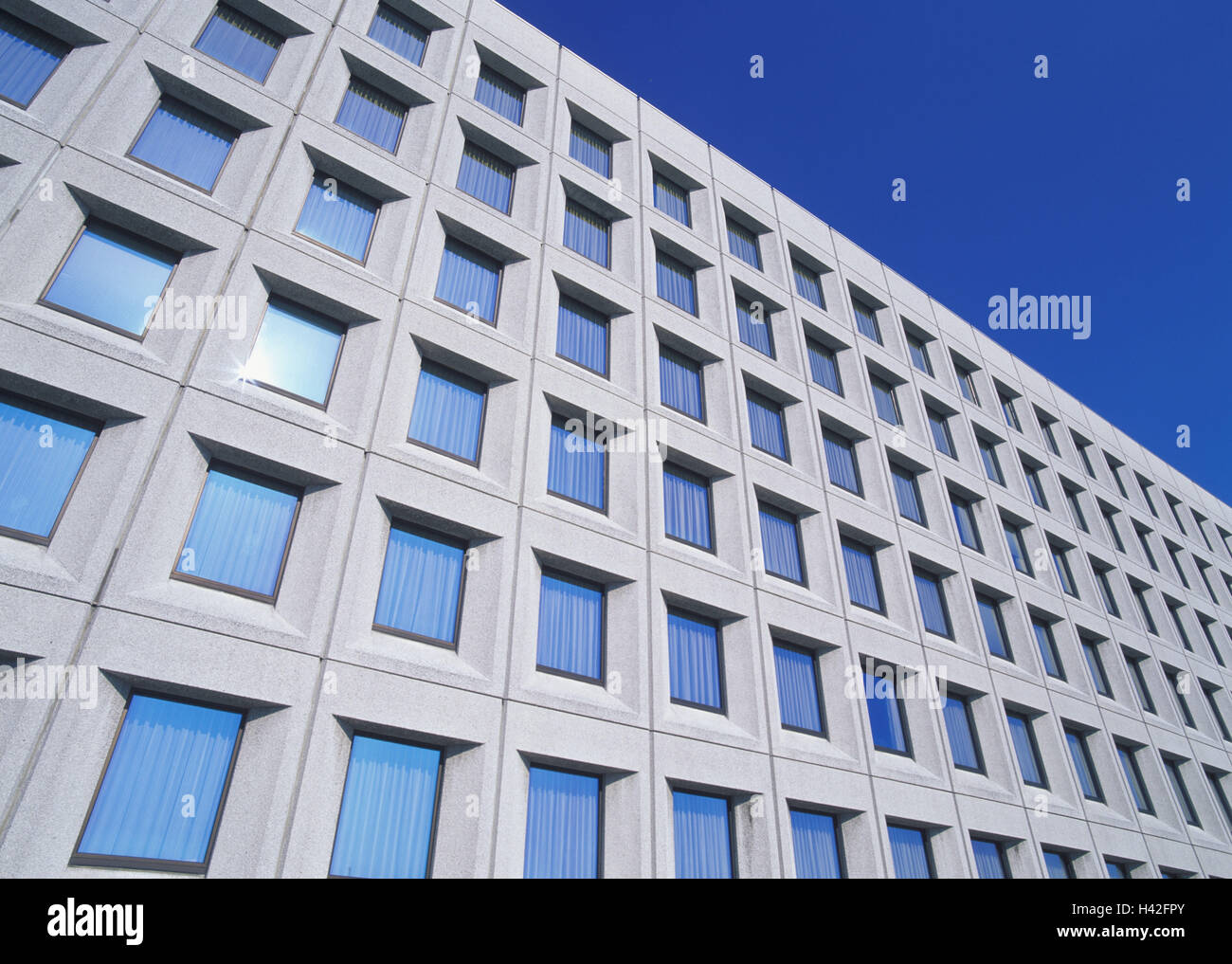 Bürogebäude, Fassade, Fenster, Detail, Gebäude, Betonwand, Vorhänge geschlossen, um Vielzahl, Wiederholung, Konformität, Array, System, Hintergrund, Muster, Architektur, Modern, Produktfotografie, Konzeption, Dänemark, Kopenhagen, Maersk Hauptsitz, AP Moller-Maersk-zentrale Stockfoto