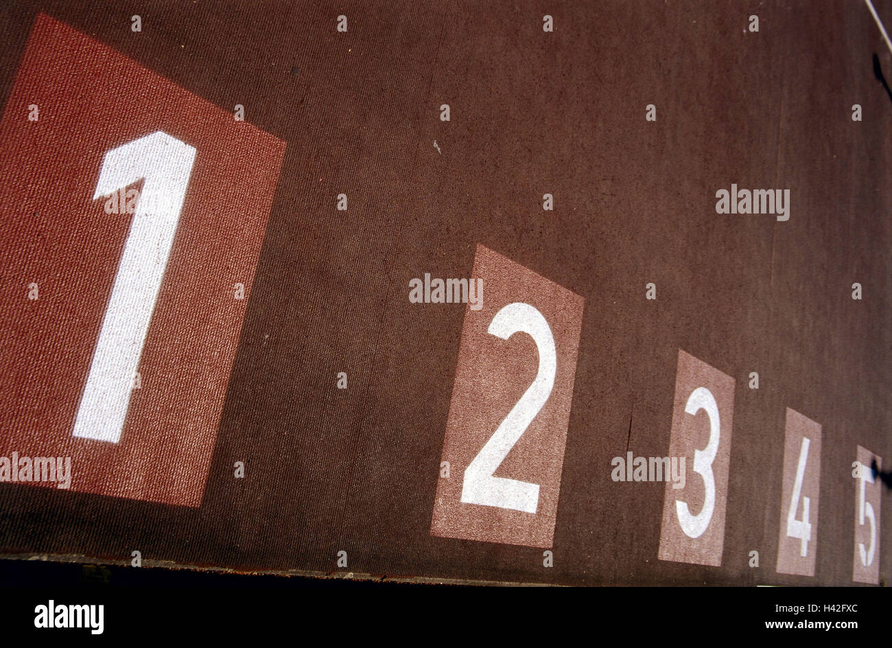 Stock-Auswahl, Figuren, 1, 2, 3, 4, Stock, Auswahl, Sport, Sport Flugbahn, Karriere, Tartanbahn, Nummerierung, Startfeld, Bestellung, Startnummern, Stillleben Stockfoto