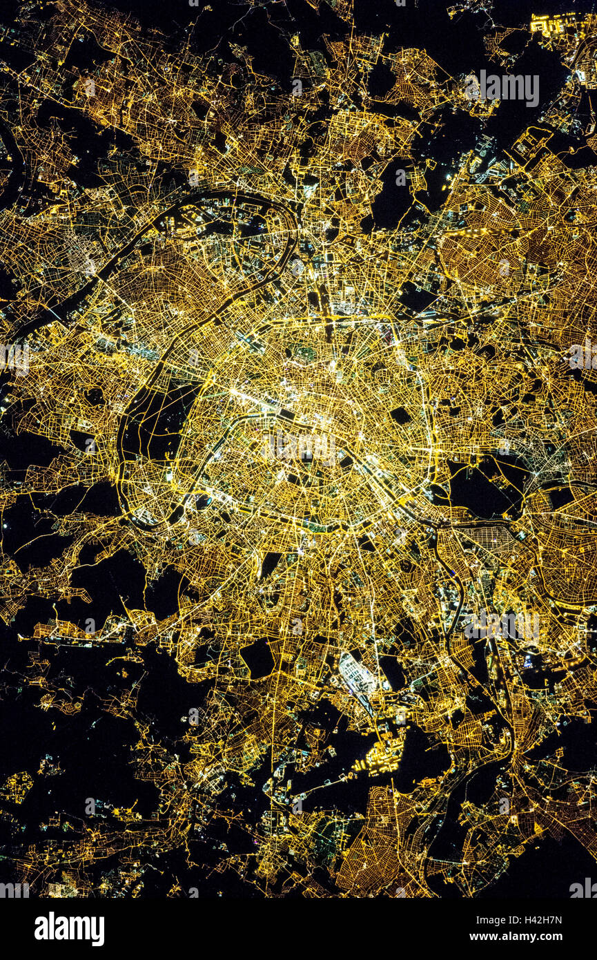 Satellitenbild von Paris in der Nacht. Stockfoto
