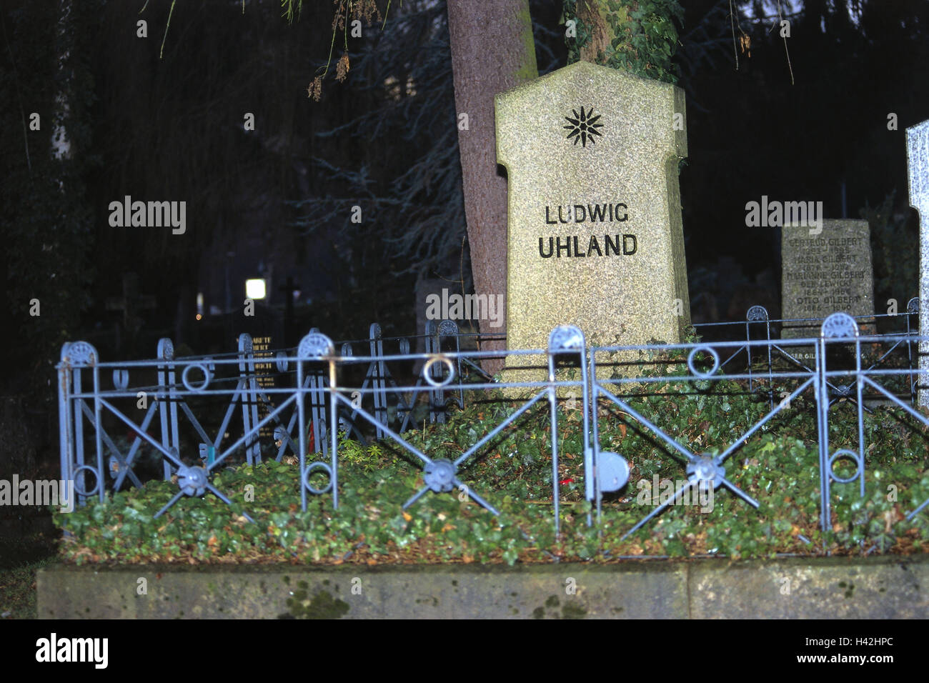 Deutschland, Baden-Württemberg, Tübingen, Friedhof, Grabstein, Universität "Ludwig Uhland", Europa, Stadt, Stadt, Autor, Germanist, Denkmal, Grab, Ort Ruhe, Gedächtnis, Erinnerung, Tod, Trauer, Resignation Stockfoto