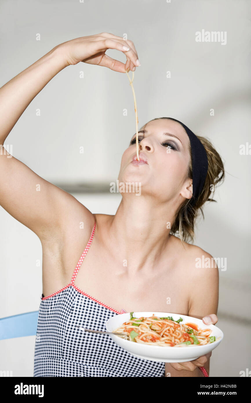 Frau, jung, Spaghetti isst, Porträt, Stockfoto