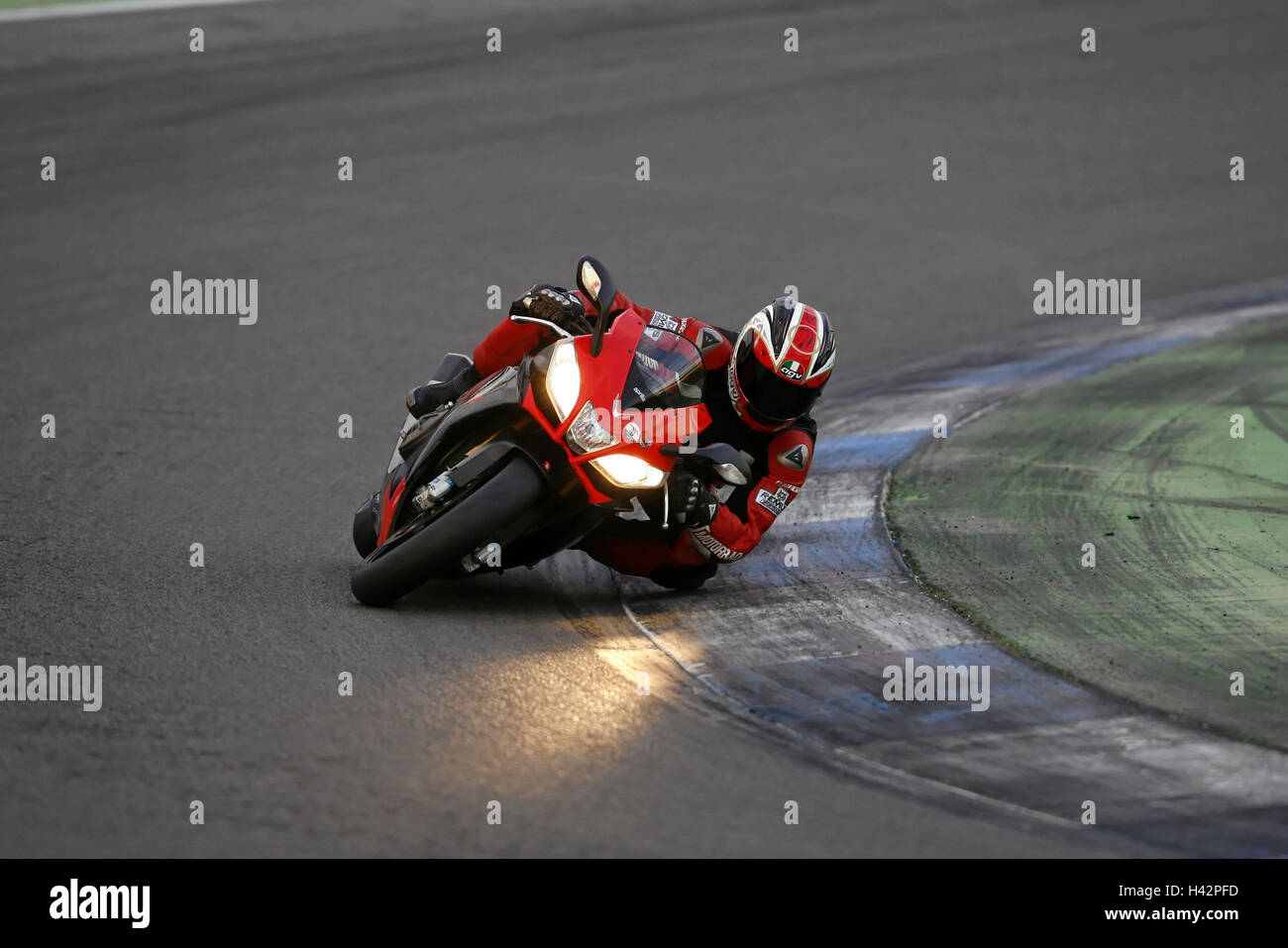 Motorrad Aprilia RSV 4 Rennstrecken, keine Property-Release, Stockfoto