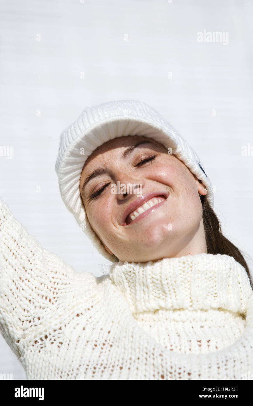 Frau, jung, Porträt, Winter, Mütze, Pullover, Augen geschlossen, Porträt, Stockfoto