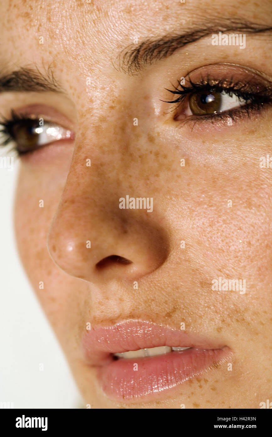 Frau, jung, Porträt, Seitenansicht, mittlere Nahaufnahme anzeigen Stockfoto