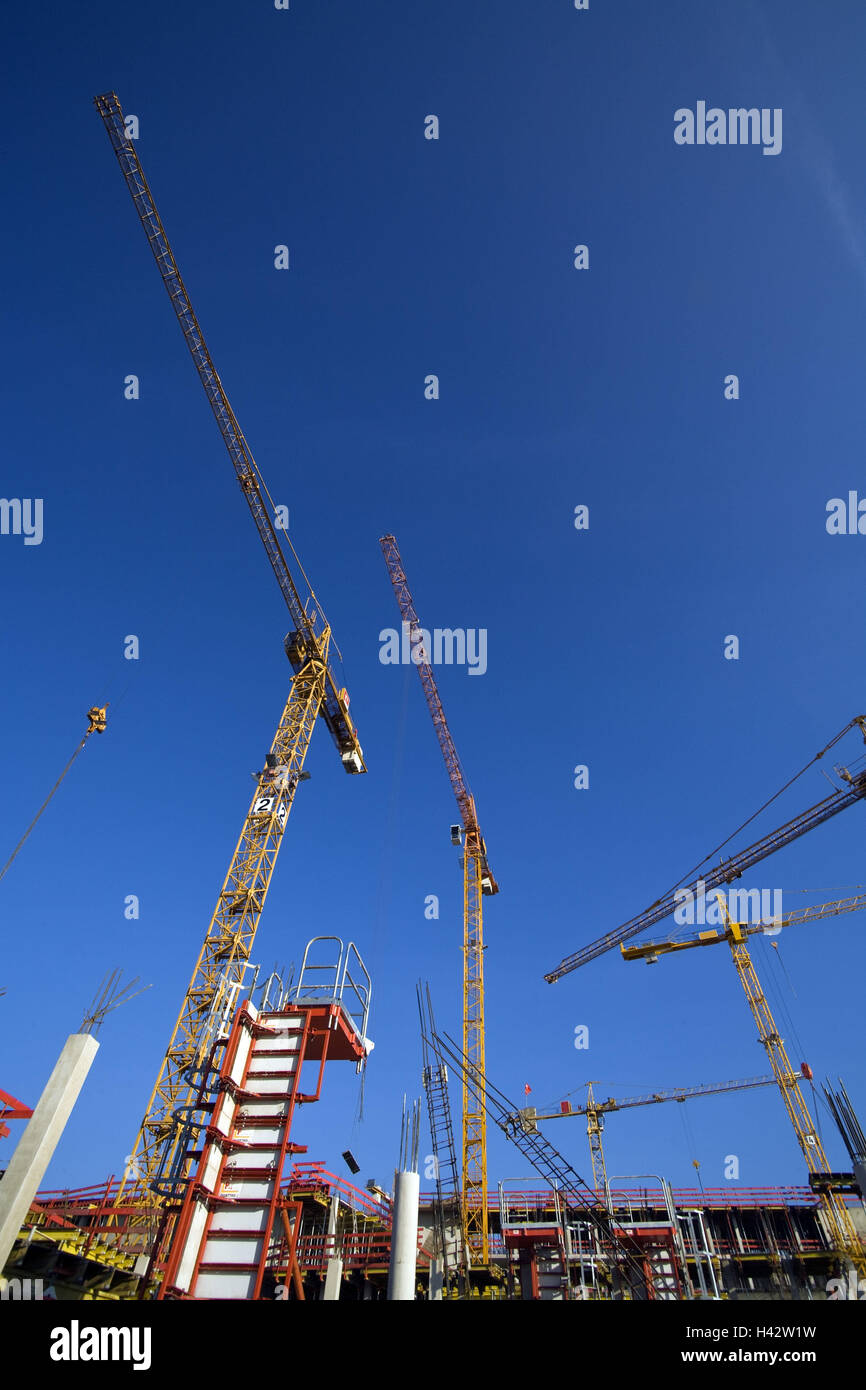 Männer bei der Arbeit, Baukräne, Stockfoto