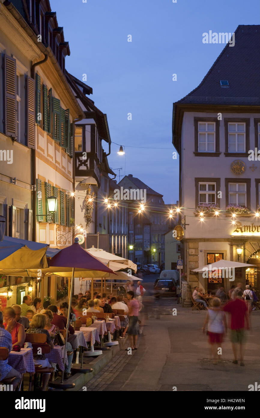 Restaurants, Bars, abends die Katze Berg, Altstadt, Bamberg, Dominikanerstrasse, Franken, Bayern, Deutschland, Stockfoto