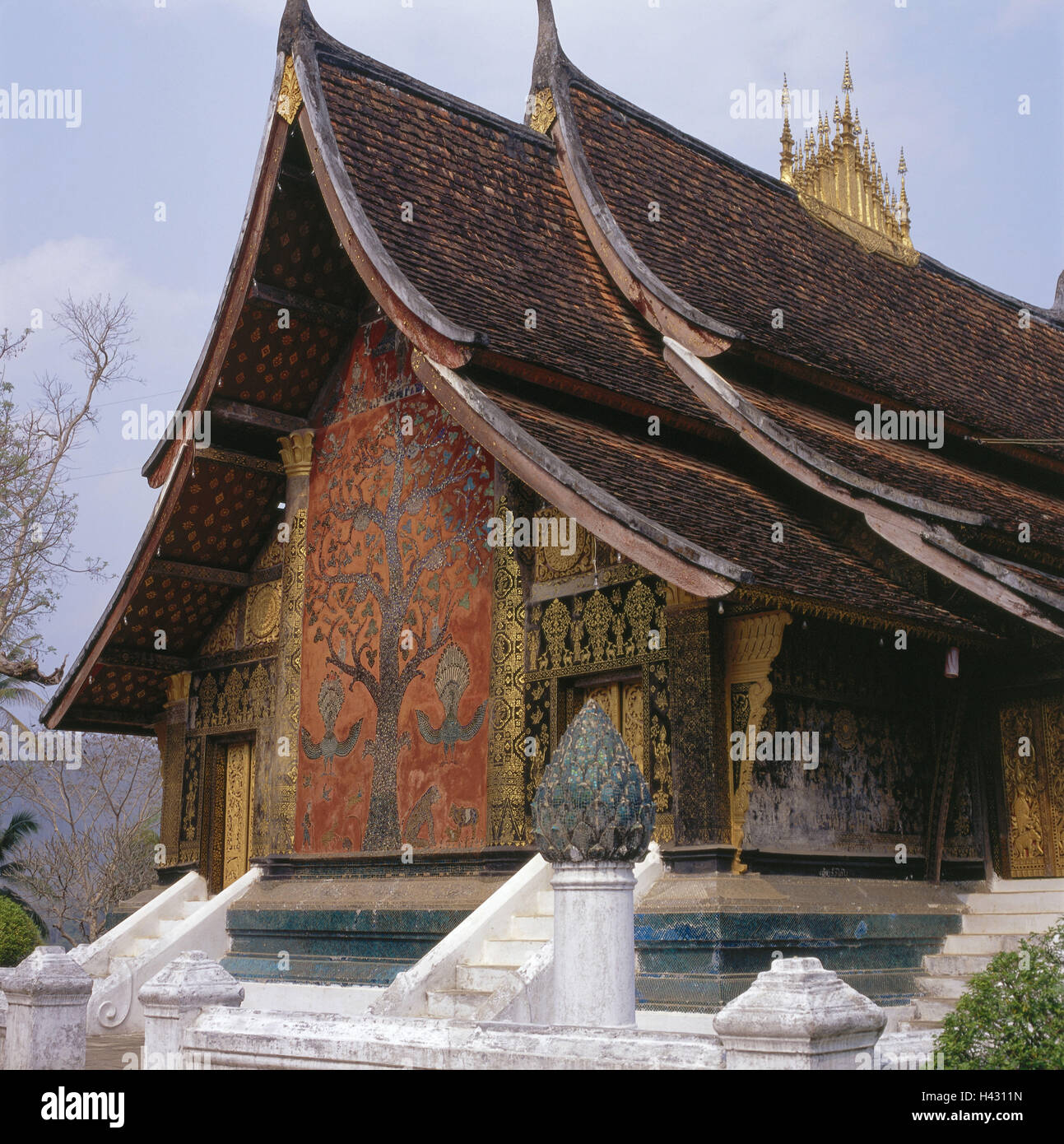 Laos, Luang Prabang, Wat Xieng Thong, Mosaik, Bo-Baum, Asien, Süd-Ost-Asien, Kloster, Tempel, gegründet im Jahre 1560, "Kreuzgang die goldene Stadt", Struktur, Architektur, Gebäude, Wandmosaik, Baum, "Thong", Kunst, Kultur, Sehenswürdigkeit, draussen Stockfoto