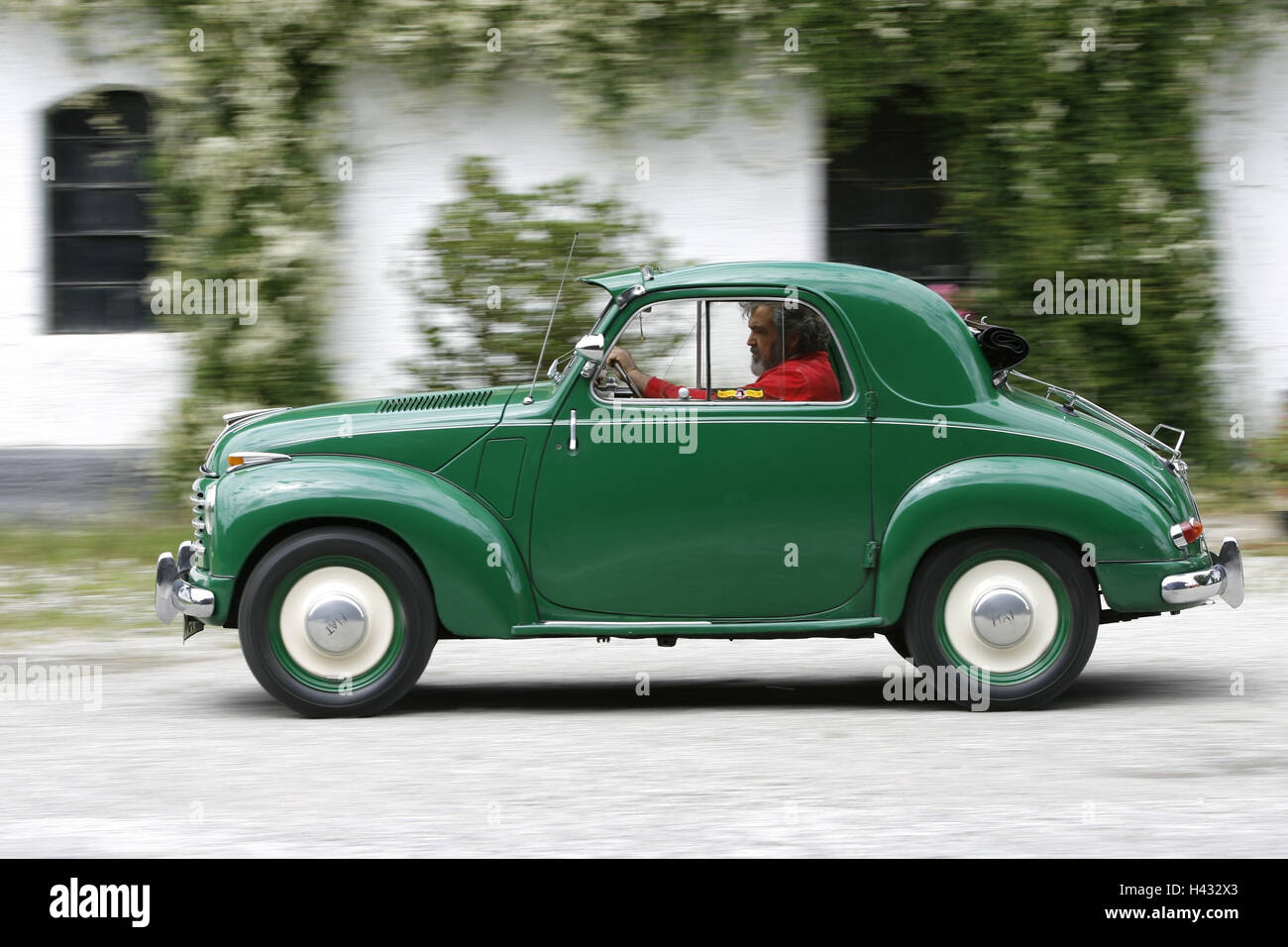 Fiat Topolino, grün, schwenken, Haus Stockfoto