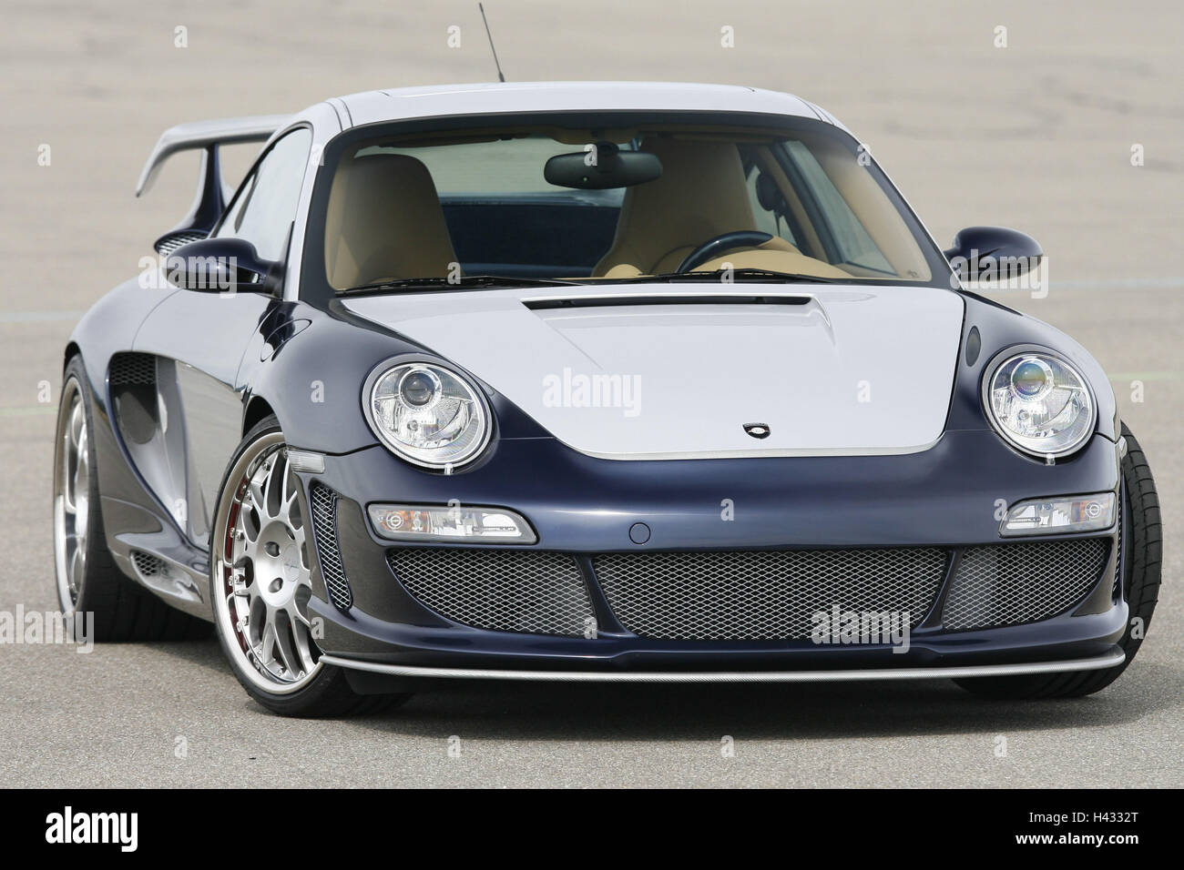 Gemballa Porsche, Lawine, blau weiß, schräg von vorne, Vorschau auf der rechten Seite, Stockfoto