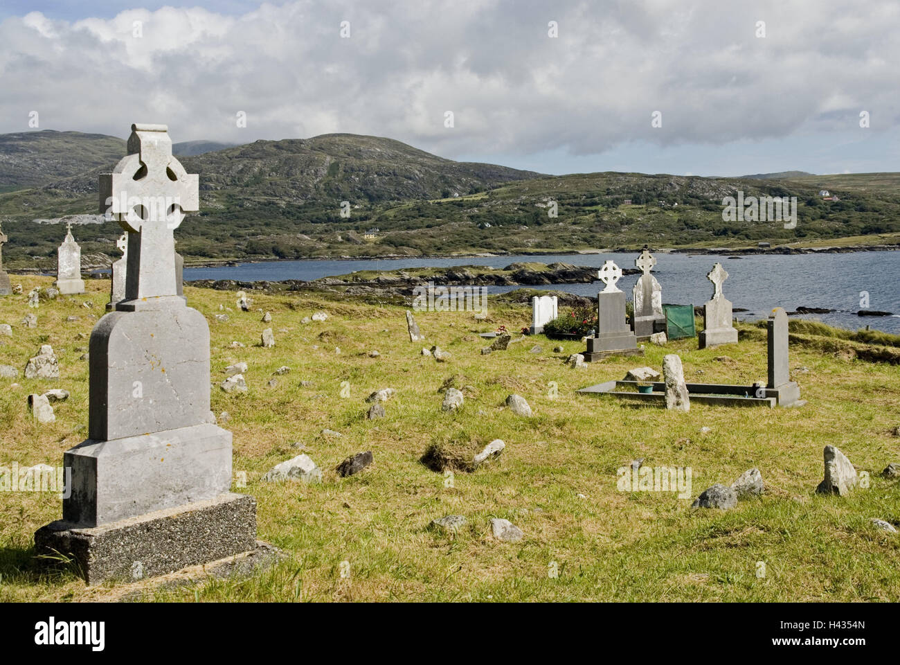 Irland, Munster, Beara Halbinsel, Kilcatherine Kirche, Friedhof, Kreuze, Stockfoto
