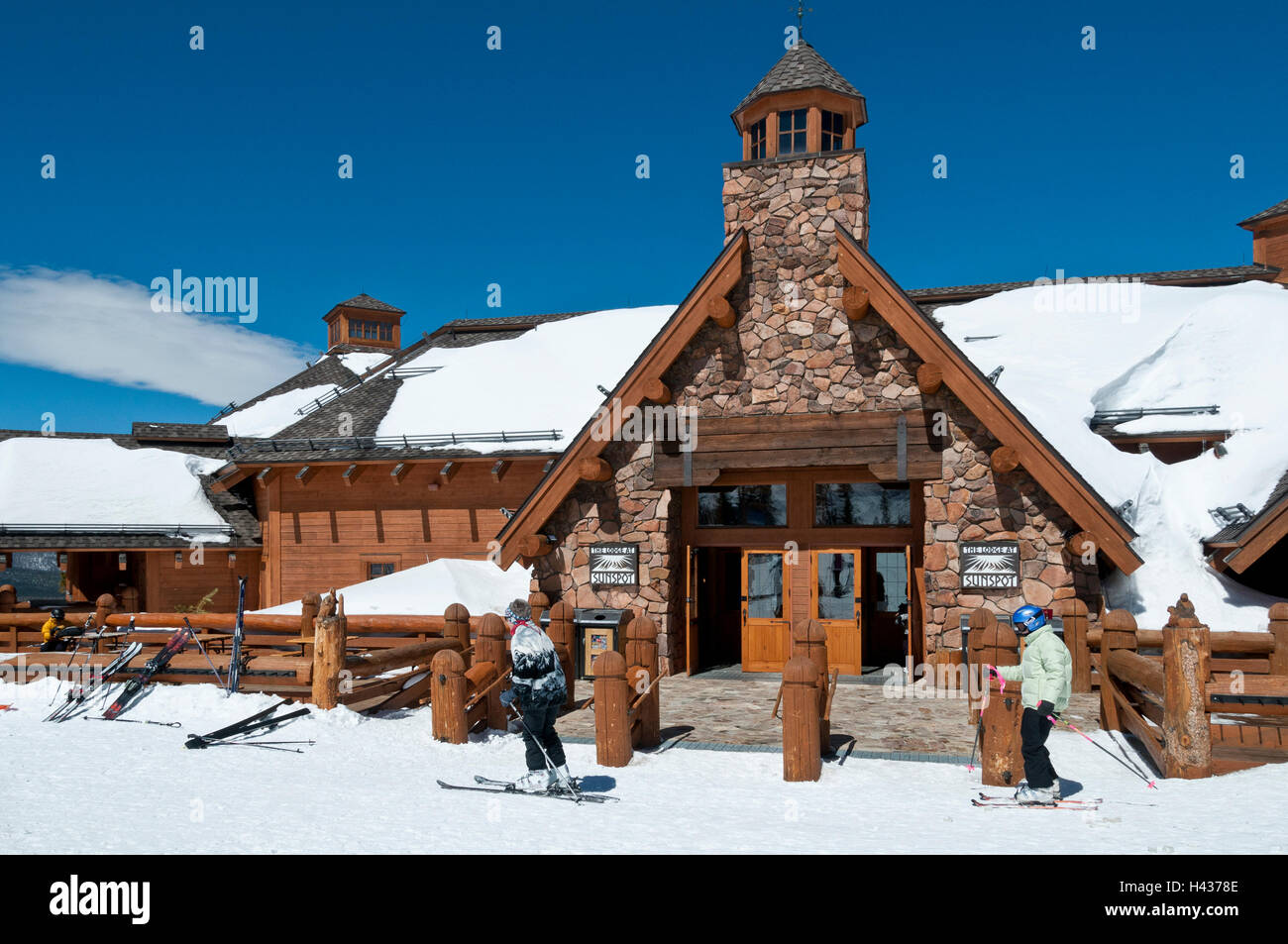 Außen, die Lodge an Sonnenflecken, Skigebiet Winterpark, Winter Park, Colorado. Stockfoto