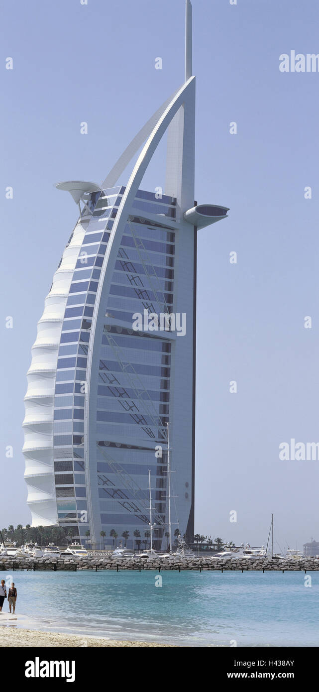 Vereinigte Arabische Emirate, Dubai, Hotel Burj Al Arab, Strand, VAE, Stadt, Architektur, Form, Segel-Like, Gebäude, Hotel, Wahrzeichen, Struktur, architektonischen Stil, Modern, Architektur, Segel-Like, Luxus, fünf-Sterne-Hotel, Traumhotel, Reichtum, Hafen, Yachten, Yachthafen, Strand, Tourismus, Tourist, Person, Ferien, Panorama, Stockfoto