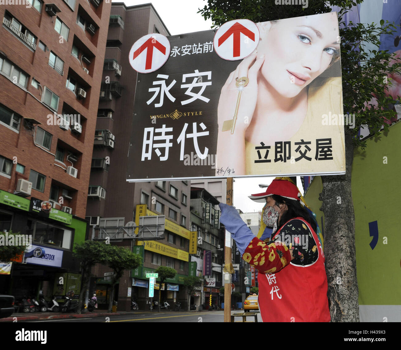 Frau, Werbeplakat, Hausfassaden, Taipeh, Taiwan, Stockfoto