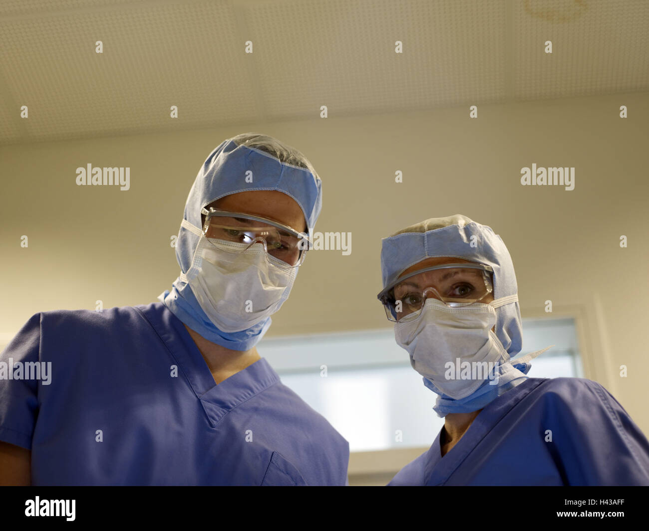 Chirurg, OP-Schwester, Operation, OP-Saal, Stockfoto