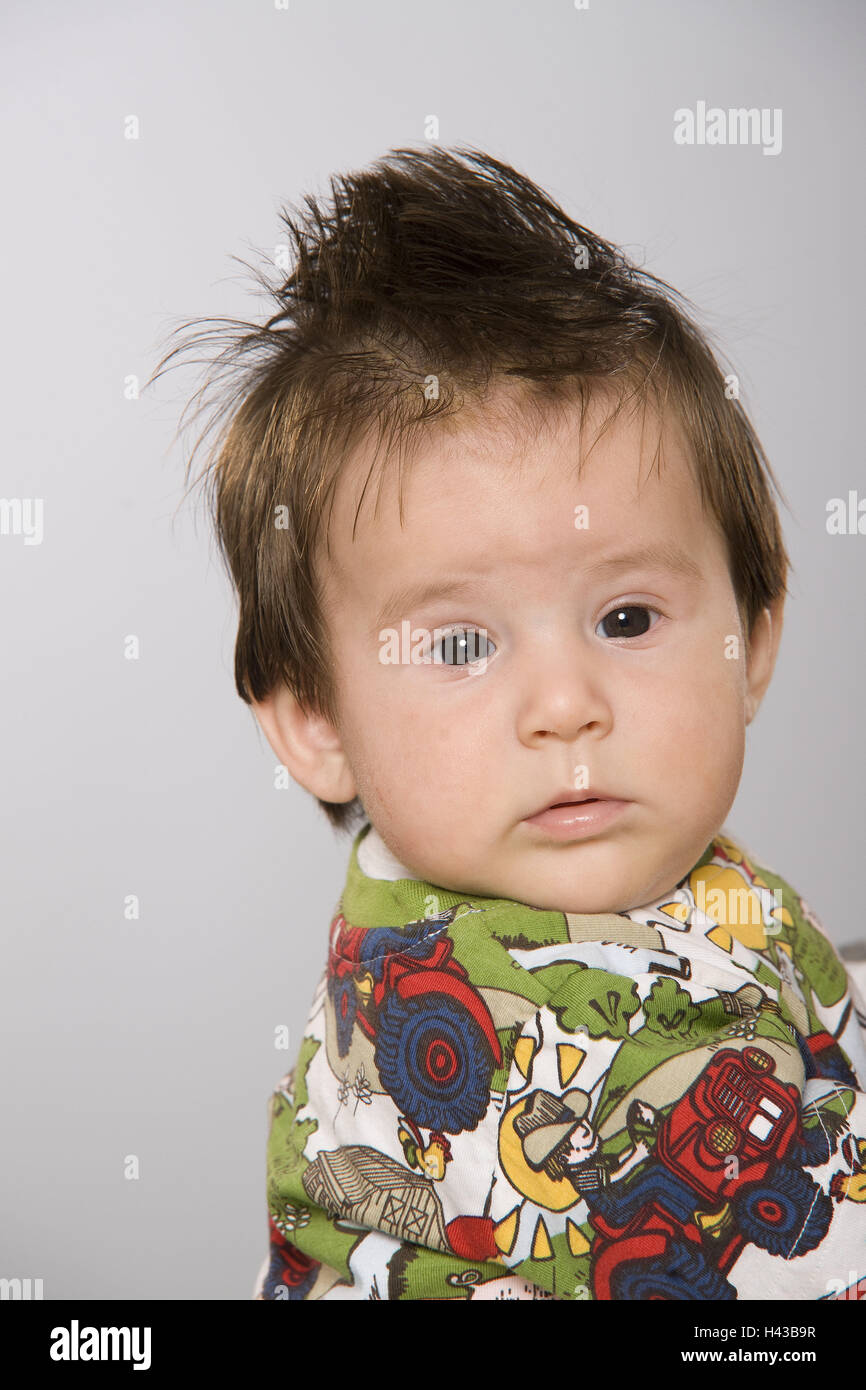 Baby Junge Ruckfahrkamera Portrat Gewellt Menschen Kind Brunette Augen Klein Suss Suss Interessen Neugierig Entdecken Haare Frisur Stockfotografie Alamy