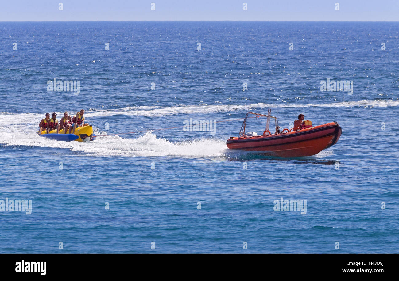 Zypern, in Griechisch, Ostküste, Coral Bay, Bananenboot fahren, Stockfoto