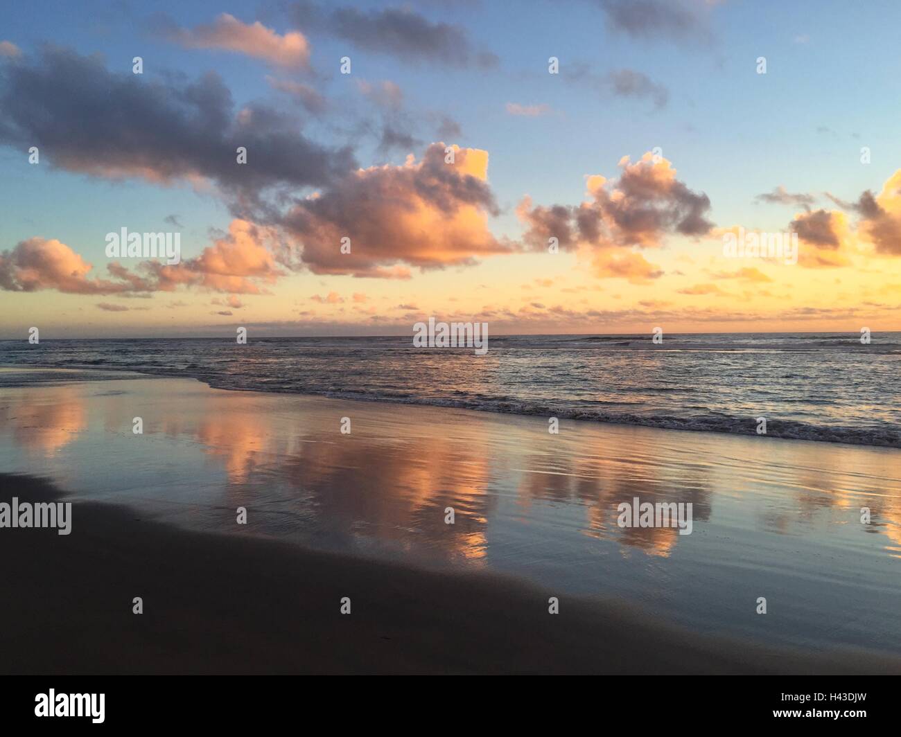 Strand bei Sonnenuntergang, Cannon Beach, Oregon, USA Stockfoto