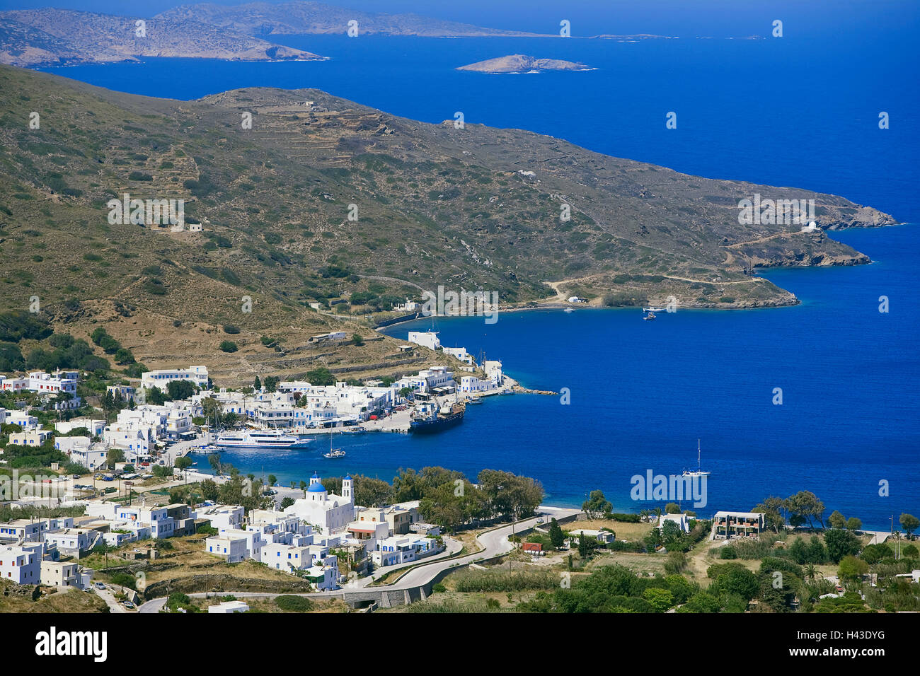 Hafen von Katapola, Erhöhte Ansicht, katapola Insel Amorgos, Kykladen, Griechenland Stockfoto