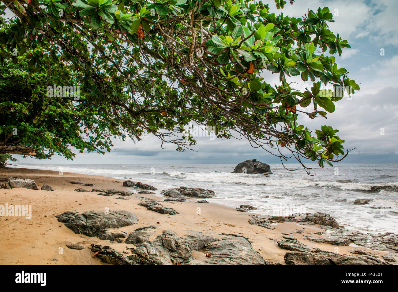 Beach an der Atlantikküste, Ebodjé, südlichen Region, Kamerun, Afrika Stockfoto