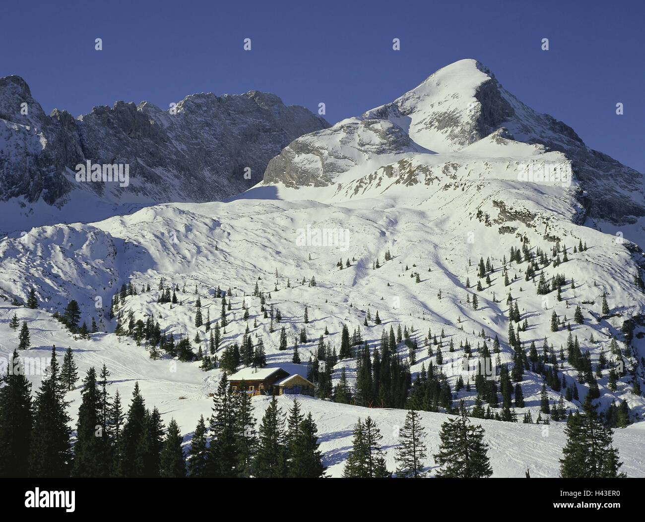 Deutschland, Bayern, Garmisch-Partenkirchen, Alpspitze, Winter, Upper Bavaria, Werdenfels, Berge, Wetter Stein, Wettersteingebirge, Berg, Berg Holz, Baumgrenze, Stuibenhütte, Hütte, Hütte, Schnee, Saison, Natur, Hochgebirges, niemand, Stockfoto