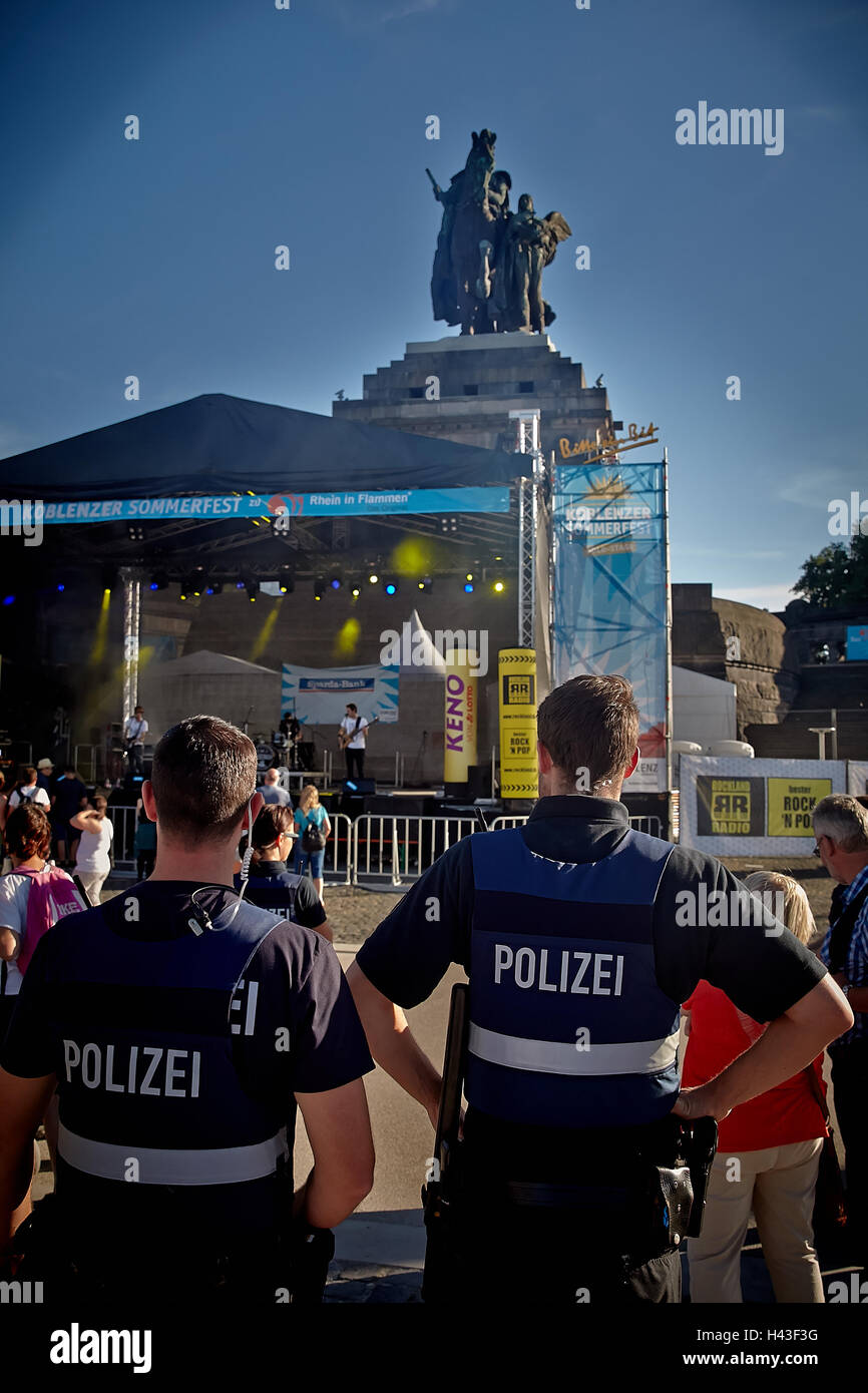 Polizei bewacht Open air Konzert, Sommerfest in Koblenz, Rhein in Flammen, Rhein in Flammen 2016, Koblenz, Rheinland-Pfalz Stockfoto