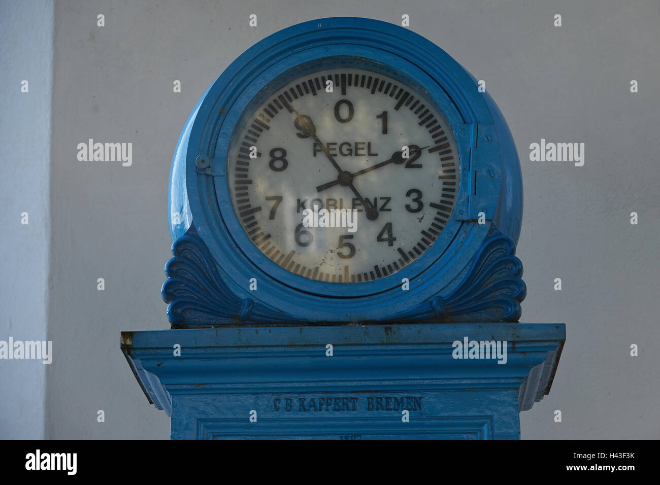 Gleiche Uhr im historischen Ebene Haus, Koblenz, Rheinland-Pfalz, Deutschland Stockfoto